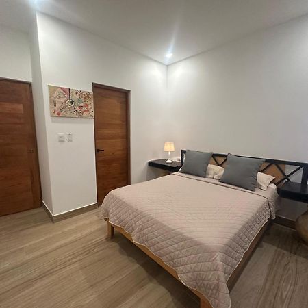 Private Fully Furnished Home At Wide Mouth Frog Hostel Quepos Exterior foto