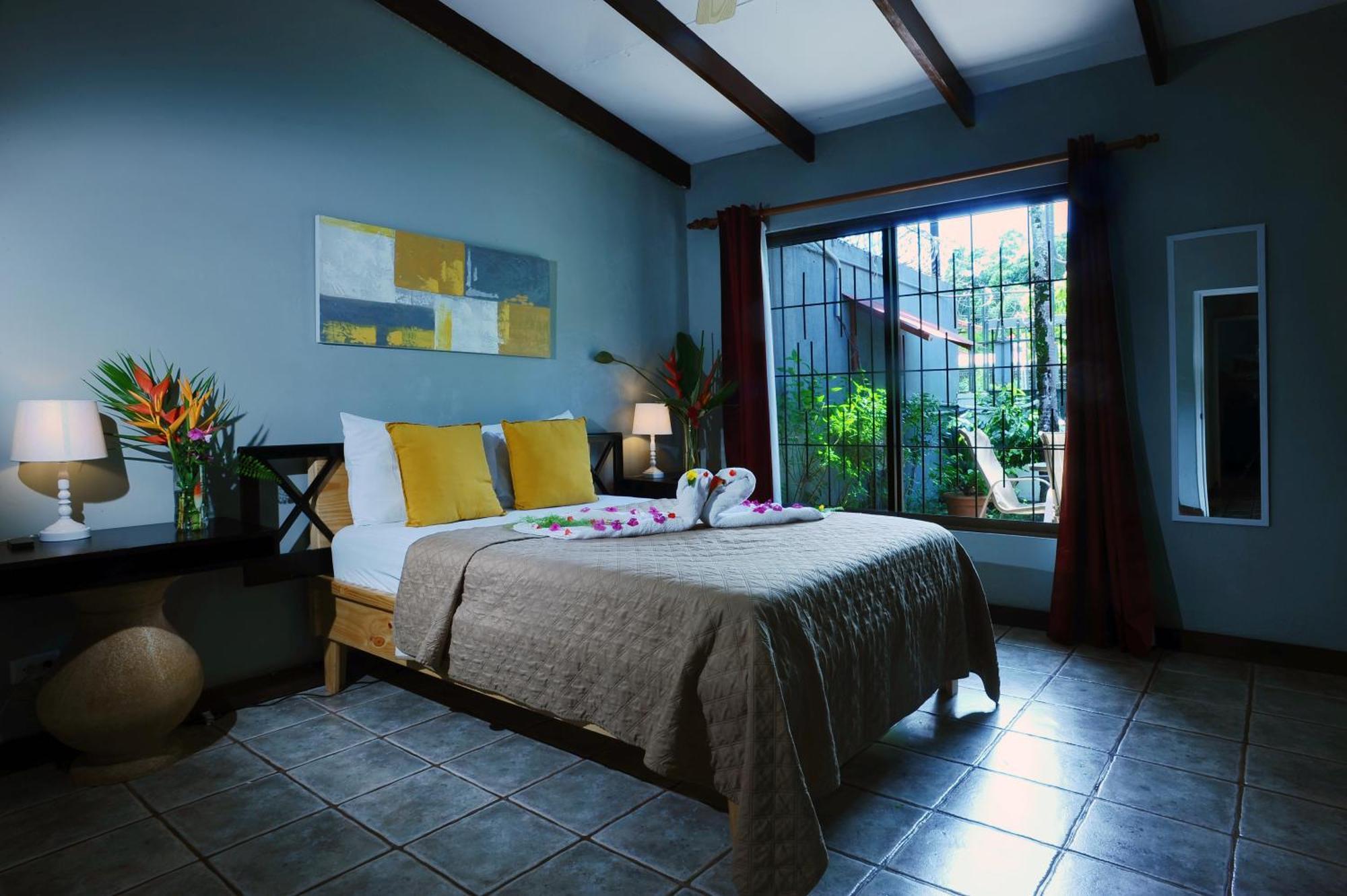 Private Fully Furnished Home At Wide Mouth Frog Hostel Quepos Exterior foto